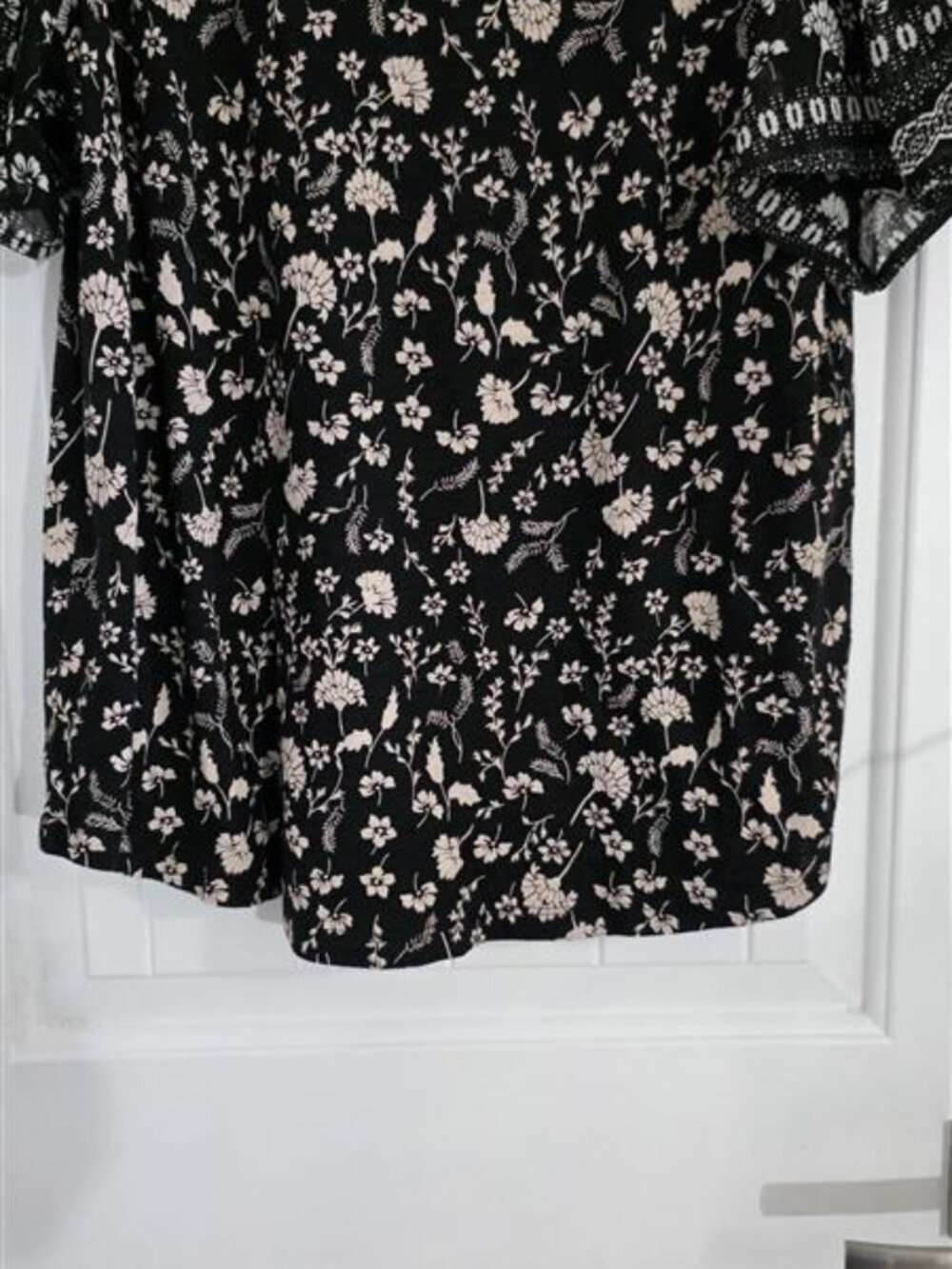 Lucky Brand Black Floral Boho Blouse Bell Sleeve Keyhole Top M - Picture 8 of 10